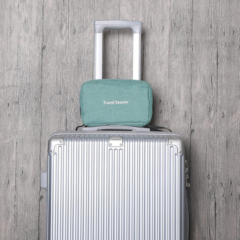 Neceser Personal Con Percha Para Colgar Y Reparticiones Int.