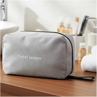 Neceser Personal Con Percha Para Colgar Y Reparticiones Int.