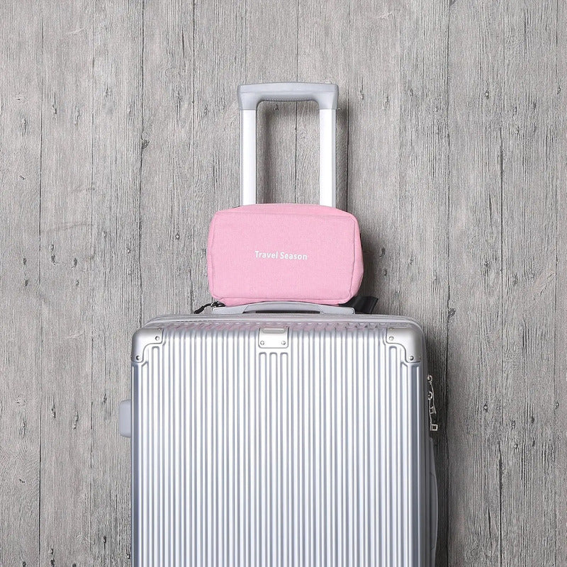 Neceser Personal Con Percha Para Colgar Y Reparticiones Int.